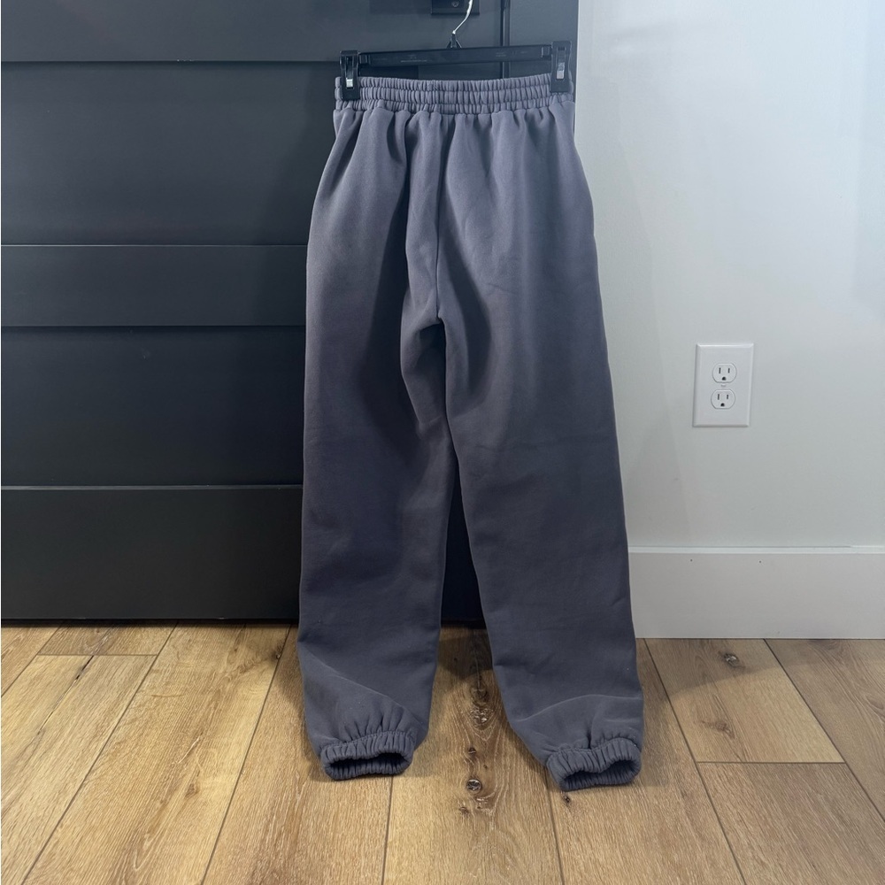 White Fox Dark Gray Archive 6-0 Women’s XS Sweatpants NWOT - Picture 2 of 6